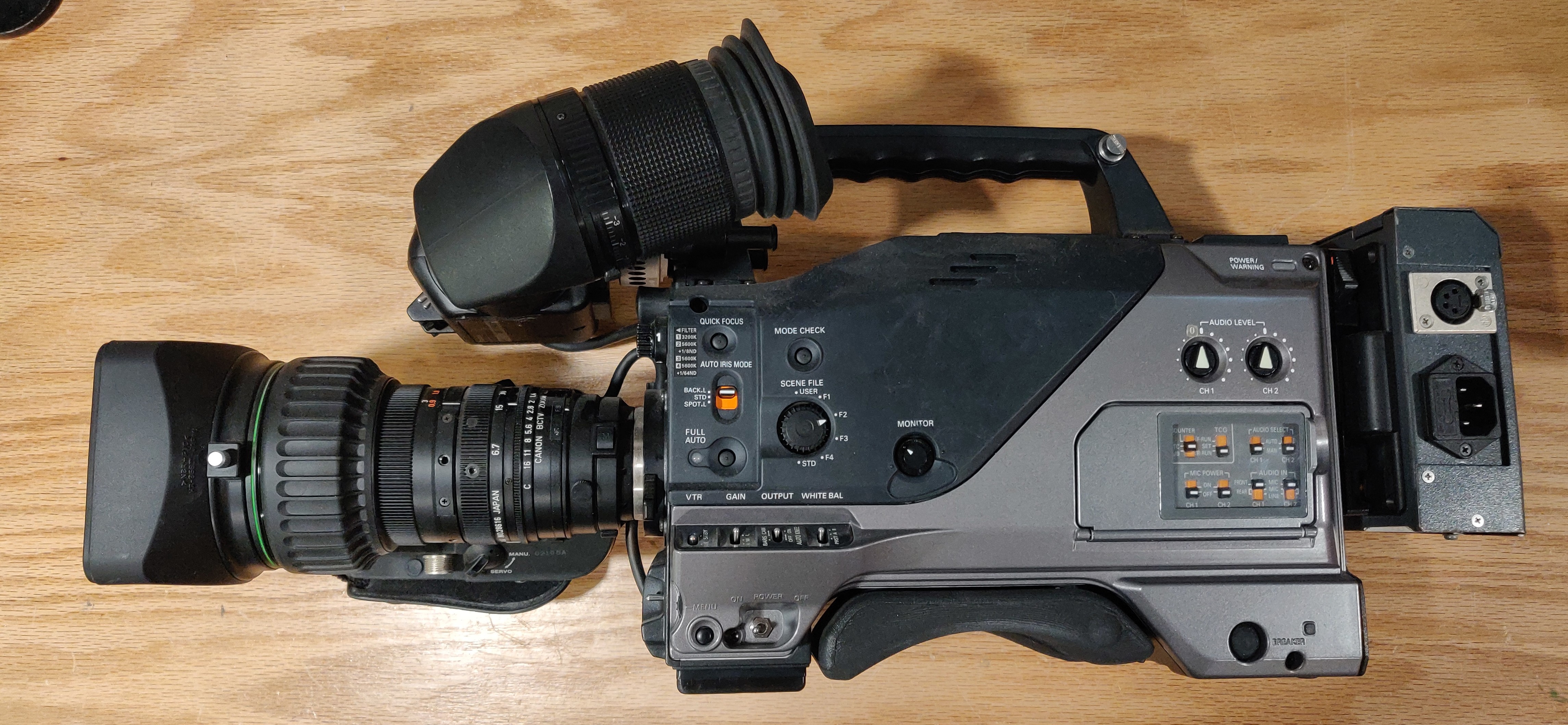 Panasonic AG-DVC200 業務用カメラ AG-DVC200 / DV Camera Recorder【中古放送用・業務用 映像機器
